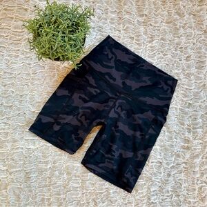 Colorfulkoala High Waisted Yoga Biker Athletic Shorts Pockets Camo sz Small